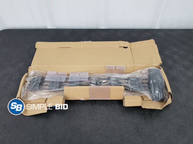 Lot 58-80386 - Merchandising Hangling Clips