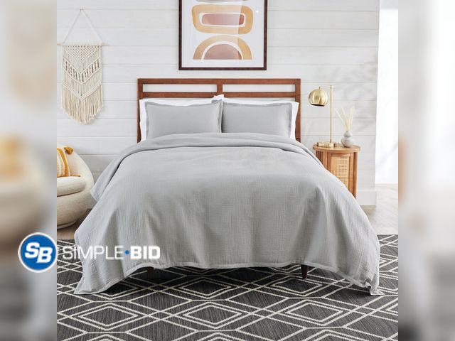 Lot 58-58679 - New Better Homes &amp; Gardens 3-Piece Silver Crinkled Gauze Duvet Set, Adult King