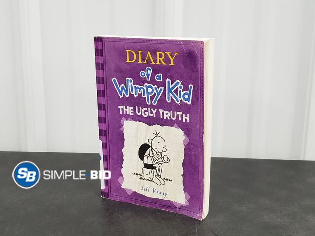 Lot 58-41167 - Diary of a WIMPY KID -- THE UGLY TRUTH paperback book - in good condtion