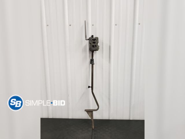 Lot 58-54580 - FLEX SpyPointi Trail cam with Metal Stake Stand