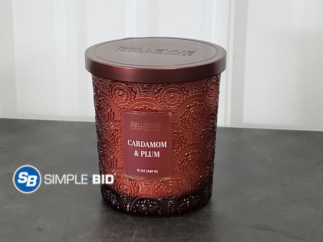 Lot 58-70778 - New BELLEVUE Cardamom and plum Candle - 12 oz