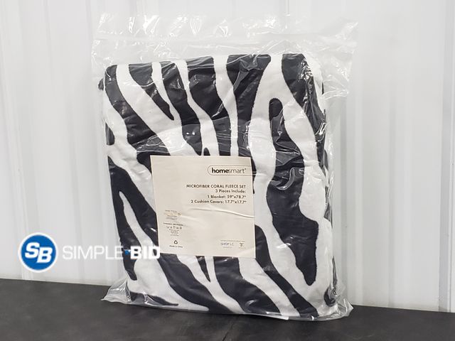 Lot 58-68546 - Home Smart Microfiber Coral Fleece Set - 1 Blanket and 2 Cushion Covers - New