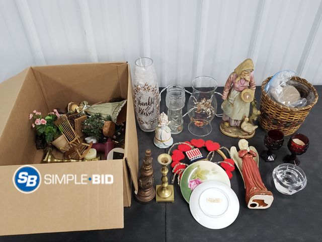 Lot 58-74369 - Lot of Various Figurines and Decor