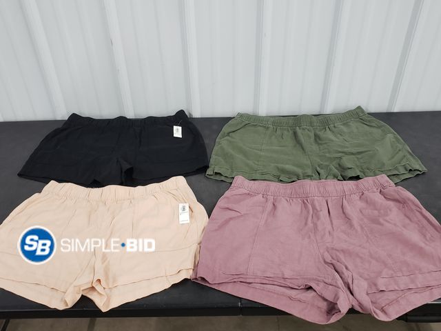 Lot 58-77587 - Lot of (4) Old Navy Women's Shorts - M/L