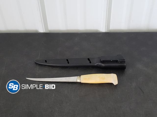Lot 58-83455 - Hunting Knife with Sheath