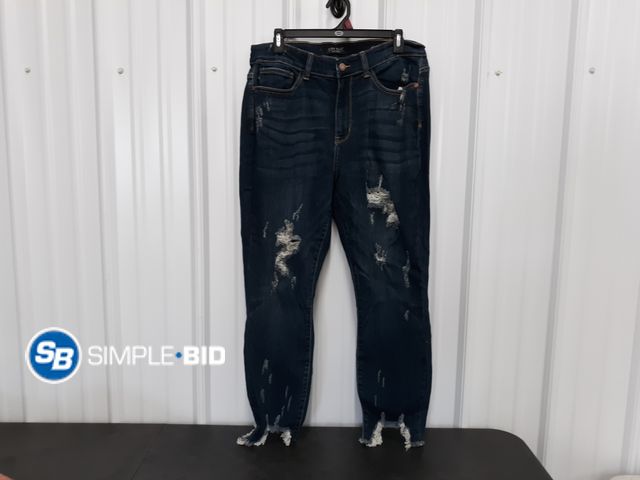 Lot 58-77677 - Women's Judy Blue Skinny jeans (with holes on purpose) - SIZE 16w - in good condition - lightly worn