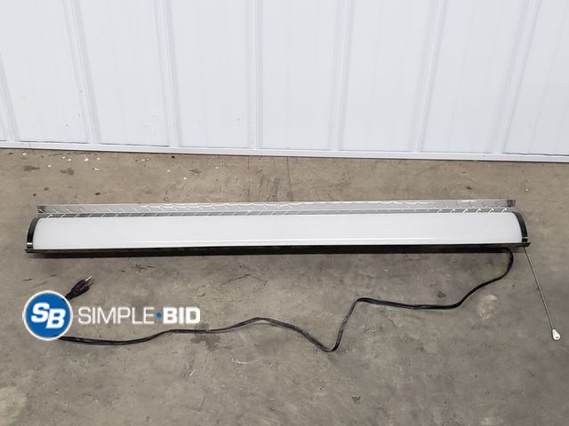 Lot 58-36048 - 4ft Hanging Shop Light