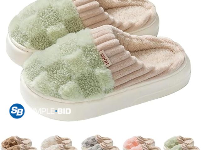 Lot 58-17733 - New Checkered Slipper House Slippers for Women Men Plush Warm Fuzzy Slippers Flyffy Bedroom Shoes In...