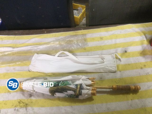 Lot 58-37948 - umbrella