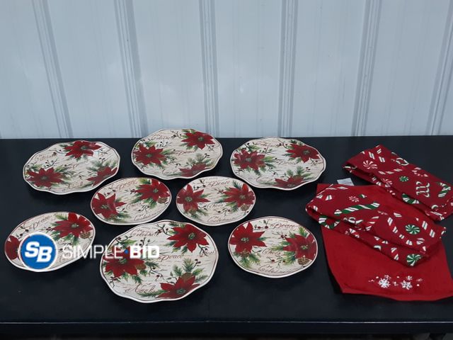 Lot 58-32411 - CHRISTMAS! Lot of Christmas Plates and towels