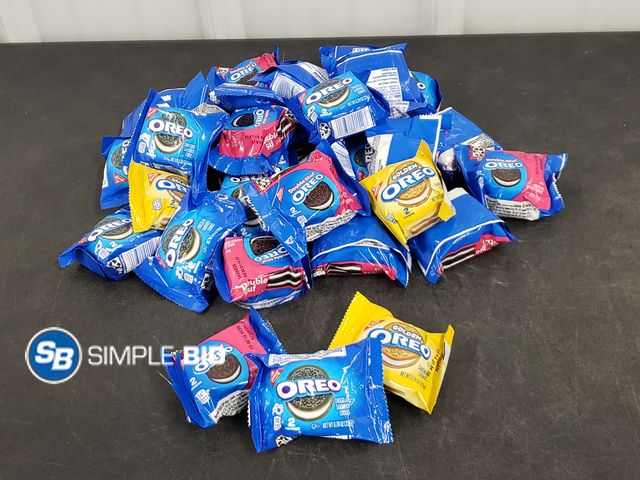 Lot 58-51155 - OREO'S! Lot of (31) Oreos - Double Stuff - Golden oreos 2 pack - unopened - out of box