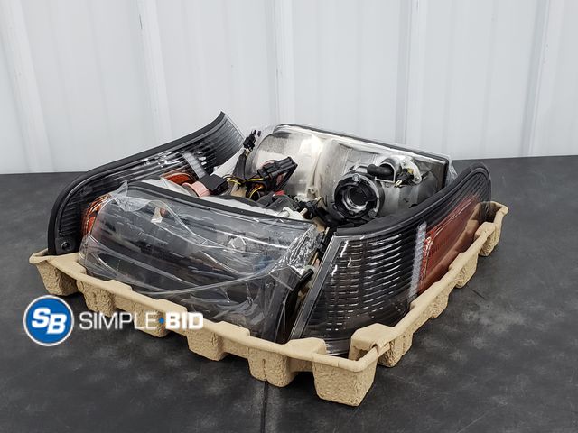 Lot 58-56440 - Headlight and Tail light set for Unknow Vehicle