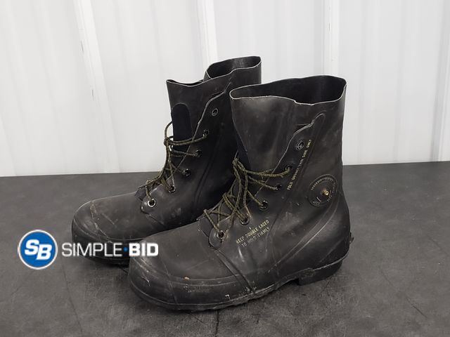 Lot 58-54587 - Rubber Boots - Size 11 - Used