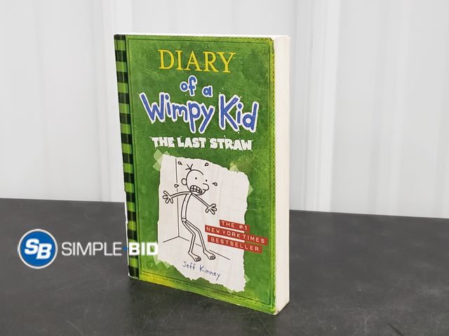Lot 58-41165 - Diary of a WIMPY KID -- THE LAST STRAW paperback book - in good condition