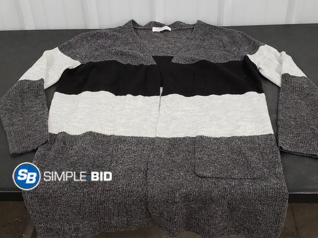 Lot 58-41211 - Women's Mondern Canvas Cardigan - SIZE L - in good condition