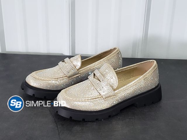 Lot 58-64542 - Forever Link Blingy White Shoes - Size 8.5 - Appears Unused