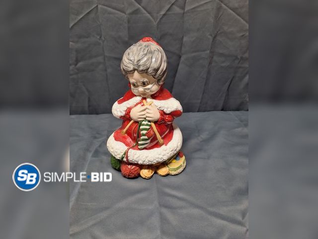 Lot 58-68049 - Mrs. Clause Cookie Jar
