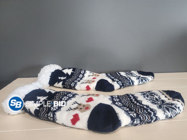 Lot 58-21300 - New BenSorts Women Winter Thick Slipper Socks with Grippers Non Slip Warm Fuzzy Socks Christmas Gift...