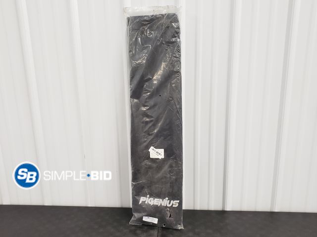 Lot 58-77918 - Pigenius Windshield Guard