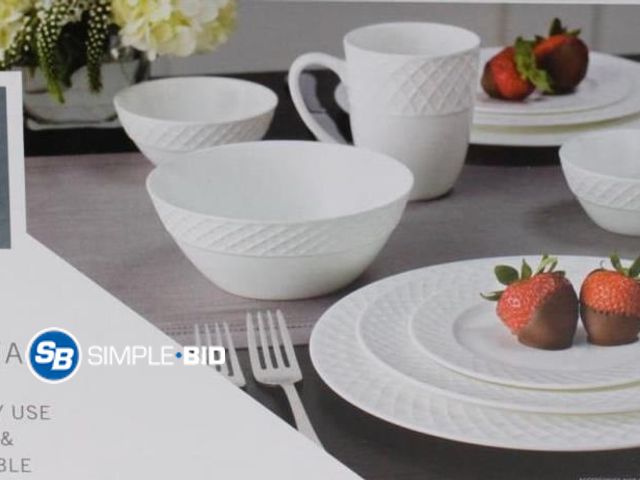 Lot 58-34681 - Mikasa TRELLIS White 36-piece Bone China Dinnerware Set - appears unused