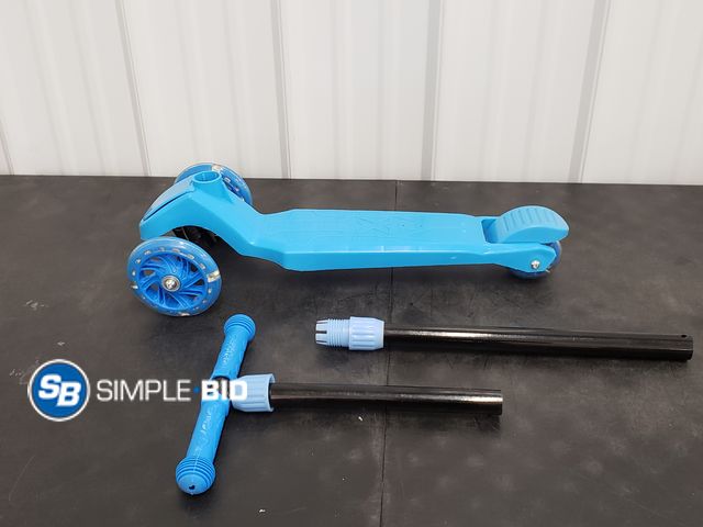 Lot 58-64062 - Kids Scooter