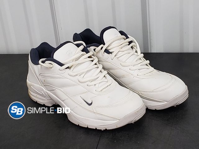 Lot 58-74005 - Nike Golf Shoes - Size 10 - Light use