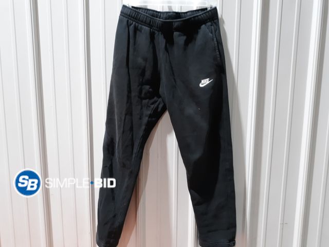 Lot 58-17789 - MEN'S Nike Fleece pants - SIZE M - in good condition