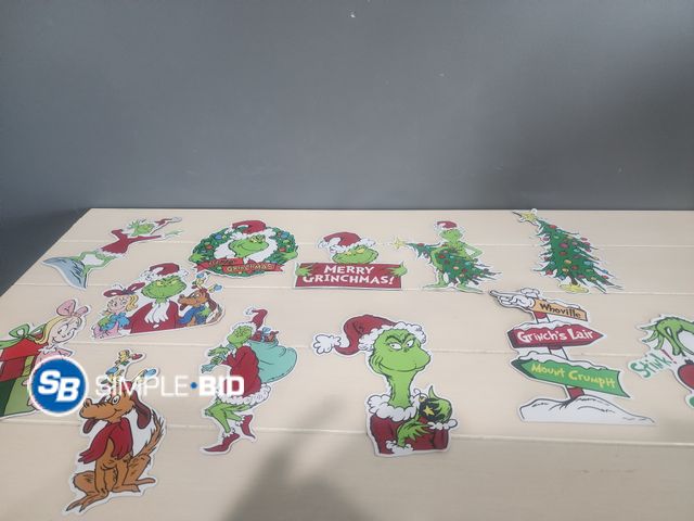 Lot 58-26285 - CHRISTMAS IN JULY! lOT OF (12) New GRINCH magnets