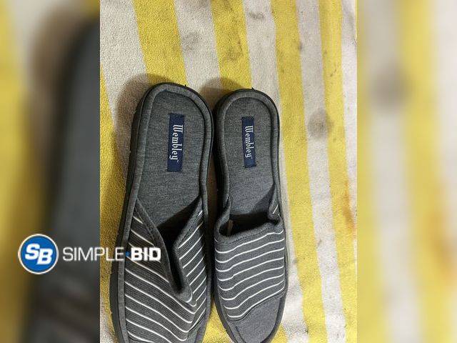 Lot 58-33915 - 1 Wembley slippers new size xxl ( 13-14) slippers