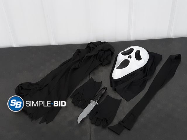 Lot 58-33538 - SCREAM! adult costume - SIZE XL - appears unused