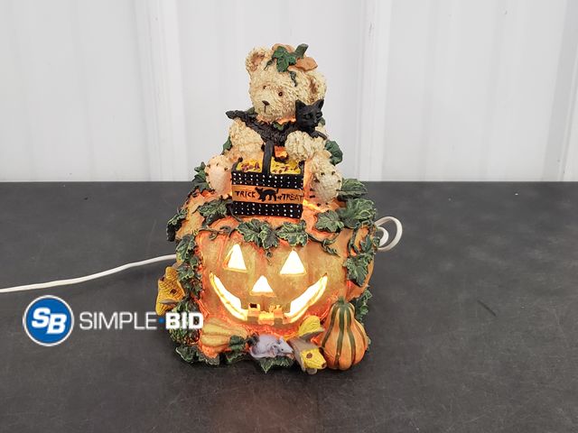 Lot 58-80088 - Teddy Bear Pumpkin Light up Jack O Lantern - Works