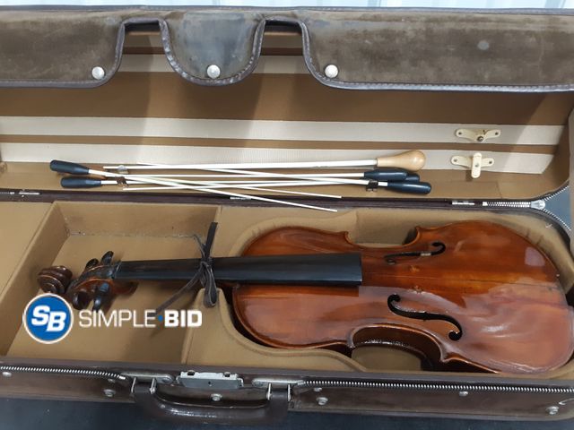 Lot 58-36043 - Vintage Violin and Case - Needs Work