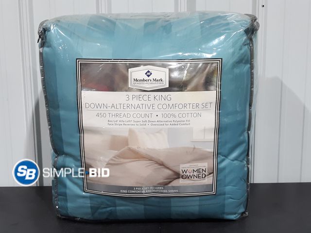 Lot 58-28812 - New Members Mark 3 piece KING size Down Alternative comforter 450 thread count