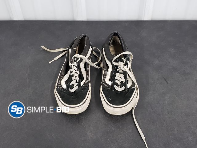 Lot 58-54544 - Van's Shoes - Size 7.5 - Used