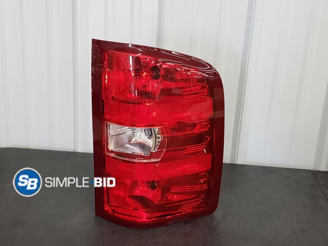 Lot 58-75882 - Replacement Tail Light for 2013 Chevy Silverado