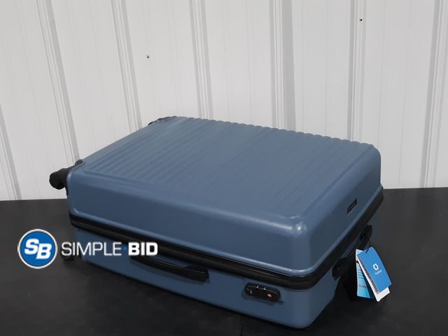 Lot 58-32557 - Travelhouse 28" Checked Luggage - 360 Full Swivel - New