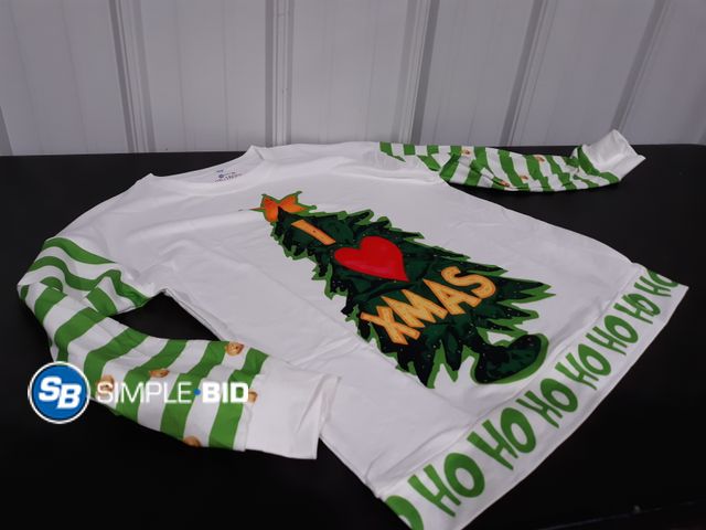 Lot 58-18053 - New Women's Long Sleeve I Love XMas shirt - SIZE S