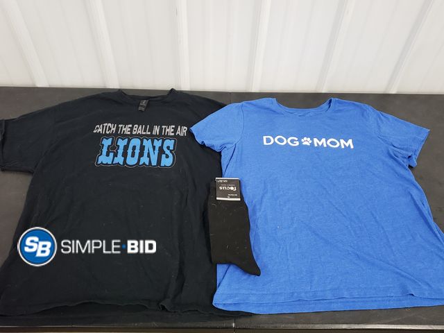 Lot 58-68515 - Lot of (2) WOmen's T Shirts - Size L/XL&amp; Socks - Light Use - Need cleaning - Lots of Pet Hair
