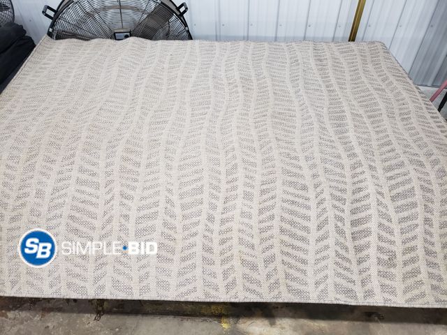 Lot 58-75878 - Area Rug 5'x8' Grey/Cream Pattern - Light Use