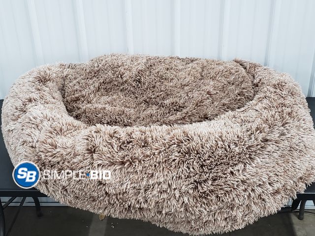 Lot 58-55362 - Large Round Fluffy Dog Bed - Zipper needs Repair