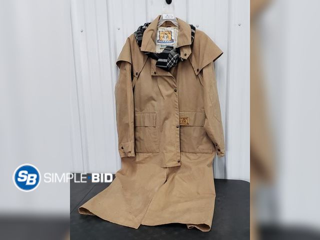 Lot 58-84199 - Men's Gander Mountain Long Jacket with Scarf- SIZE L - light use