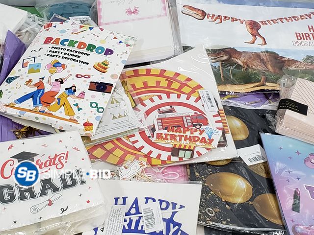 Lot 58-56418 - Lot of PARTY Decorations, Napkins, Balloons and much more - variety of items - unused