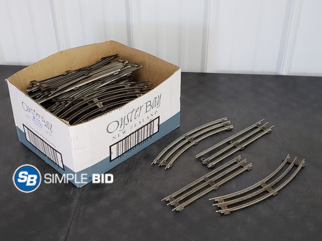 Lot 58-75795 - Lionel Model Train Tracks - in good condition