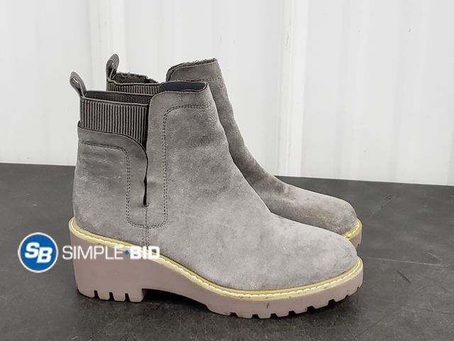 Lot 58-77891 - Women's Mid length Boots - SIZE 9 - lightly worn - in good condition