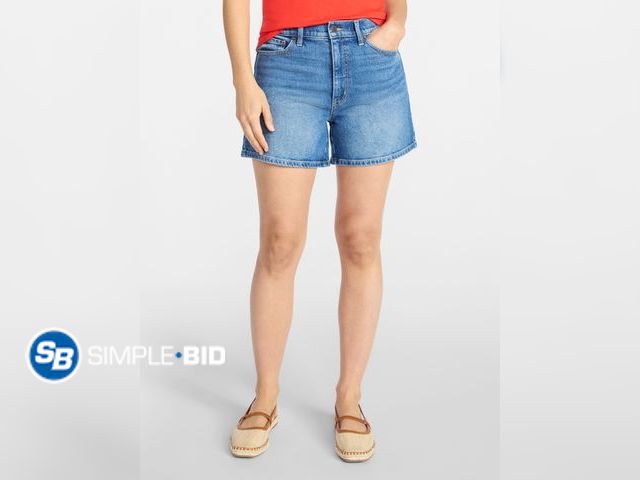 Lot 58-65656 - New Time and Tru Women's High Rise Denim Shorts, 5" Inseam, Size 4