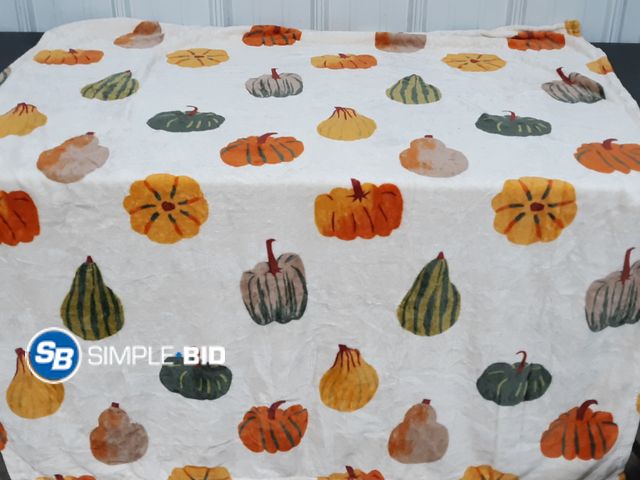 Lot 58-27708 - New Decorative spritz FALL throw blanket