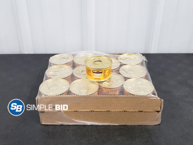 Lot 58-68708 - Lot of (2) New Kirkland Cuhnks Chicken Recipe Canned Cat food