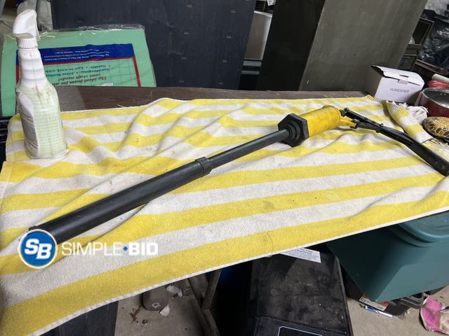 Lot 58-60648 - Lever Action Drum Pump - Plastic H-9773

Hand crank dispenses liquids in cabinets and confined space...