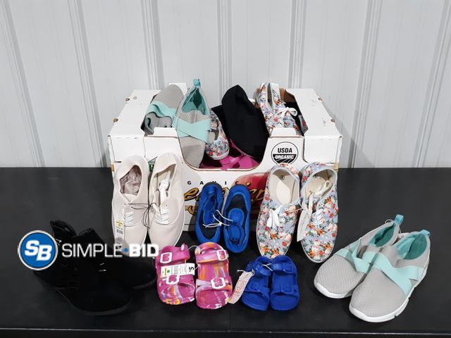 Lot 58-28922 - Lot of Kid's, Men's and Womens Shoes Various Styles Sizes Kid's Small - Women's 8 &amp; Men's (11/12...