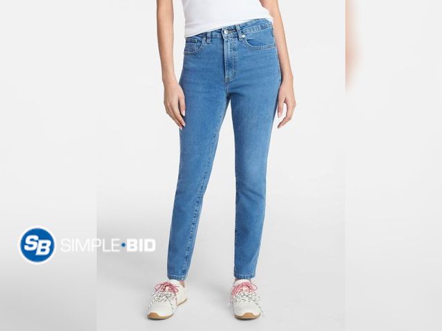 Lot 58-71445 - New Women's Time and Tru Women's High Rise Skinny Jeans, 29" Inseam Regular - SIZE 14